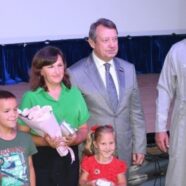 Церемония вручения юным жителям Борисовского района благотворительной помощи